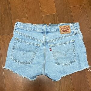 Levi’s denim shorts 28